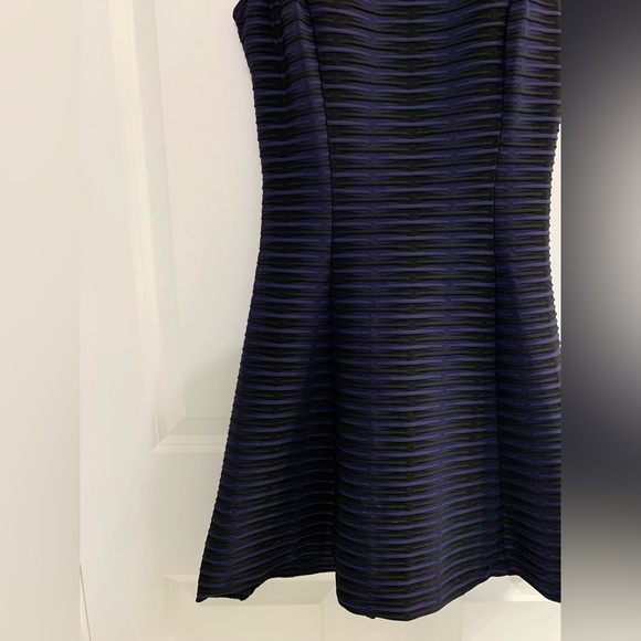 GUESS • Sleeveless Purple Minidress - Picture 5 of 13